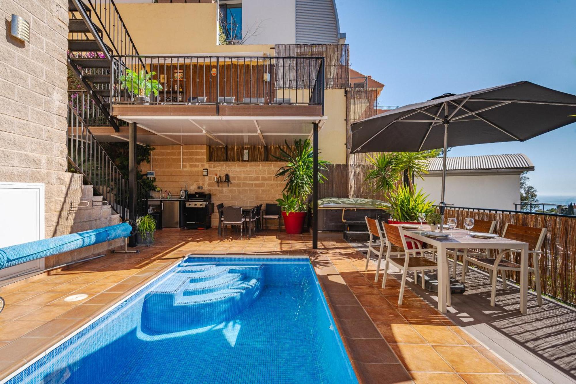 Private Luxurious Hillside Villa With Pool & Sea Views For 8 To 10 Ppl フエンヒロラ エクステリア 写真