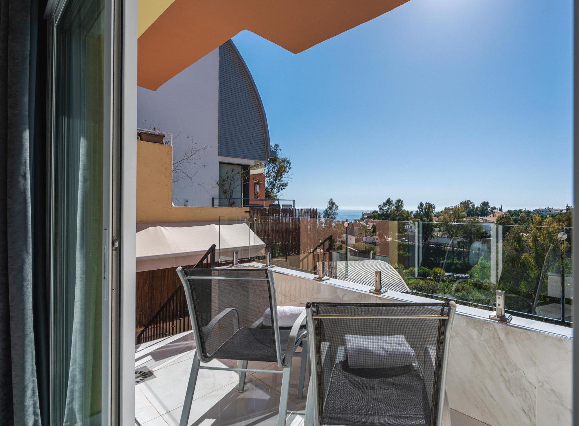 Private Luxurious Hillside Villa With Pool & Sea Views For 8 To 10 Ppl フエンヒロラ エクステリア 写真