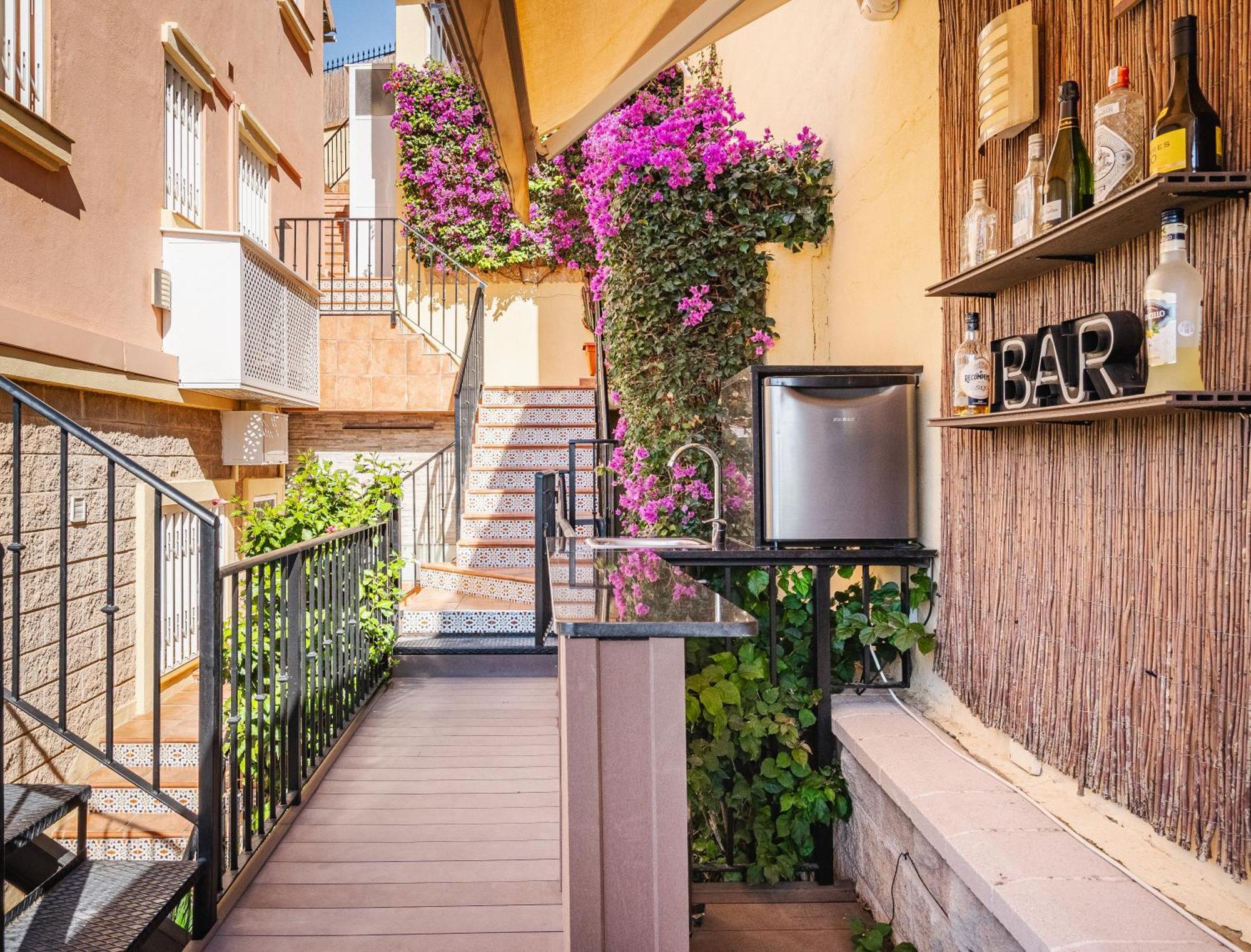 Private Luxurious Hillside Villa With Pool & Sea Views For 8 To 10 Ppl フエンヒロラ エクステリア 写真