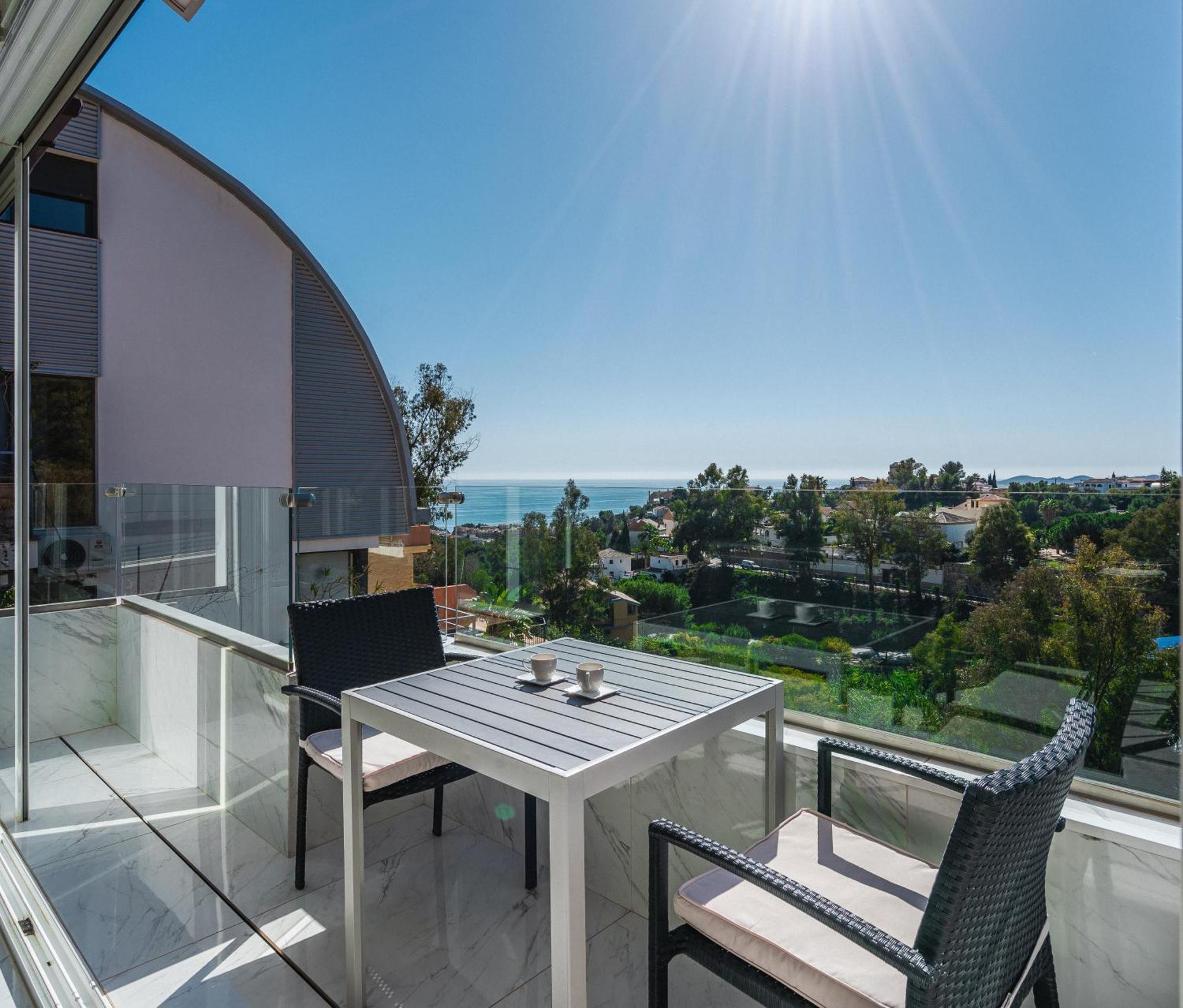 Private Luxurious Hillside Villa With Pool & Sea Views For 8 To 10 Ppl フエンヒロラ エクステリア 写真
