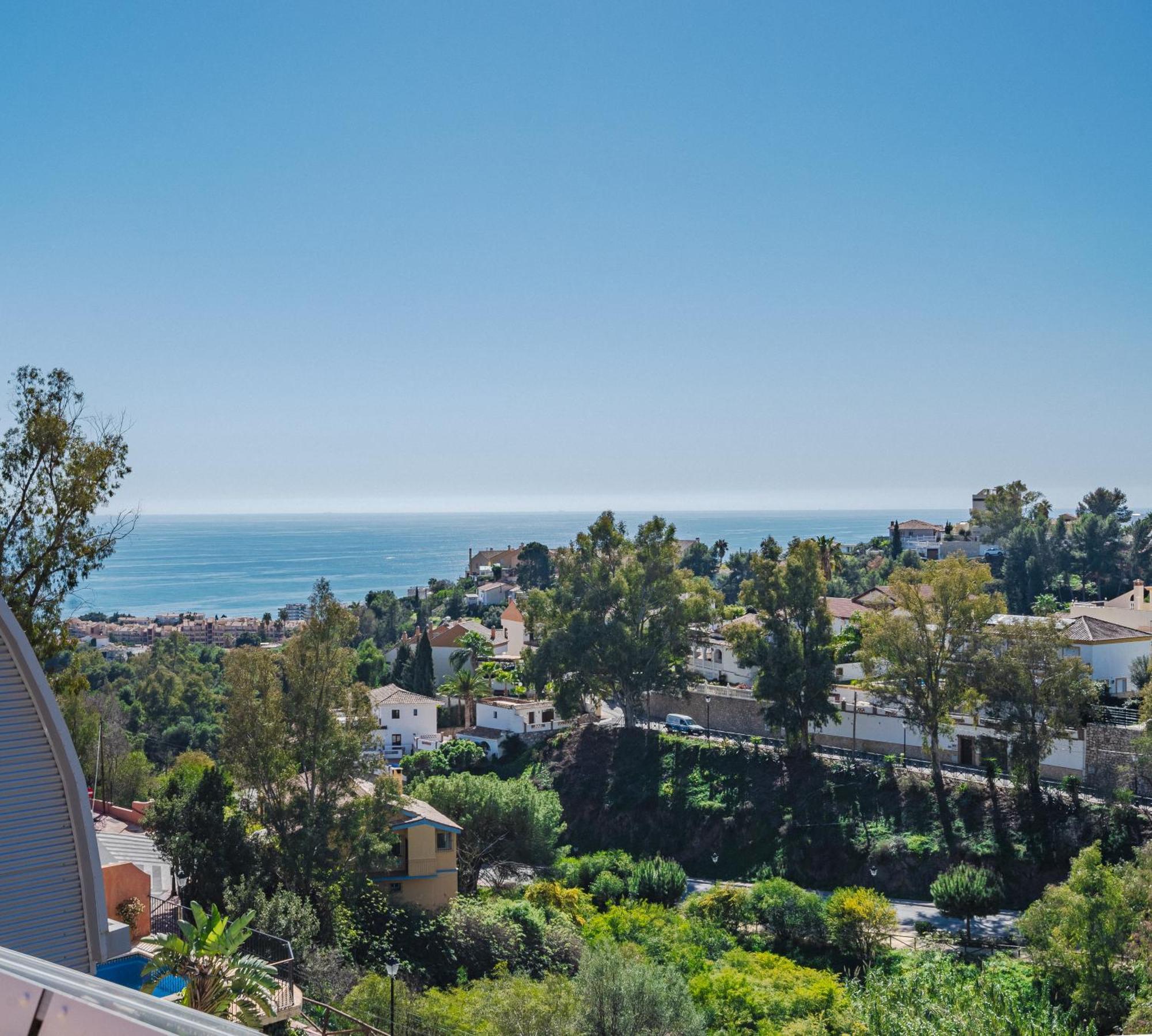 Private Luxurious Hillside Villa With Pool & Sea Views For 8 To 10 Ppl フエンヒロラ エクステリア 写真