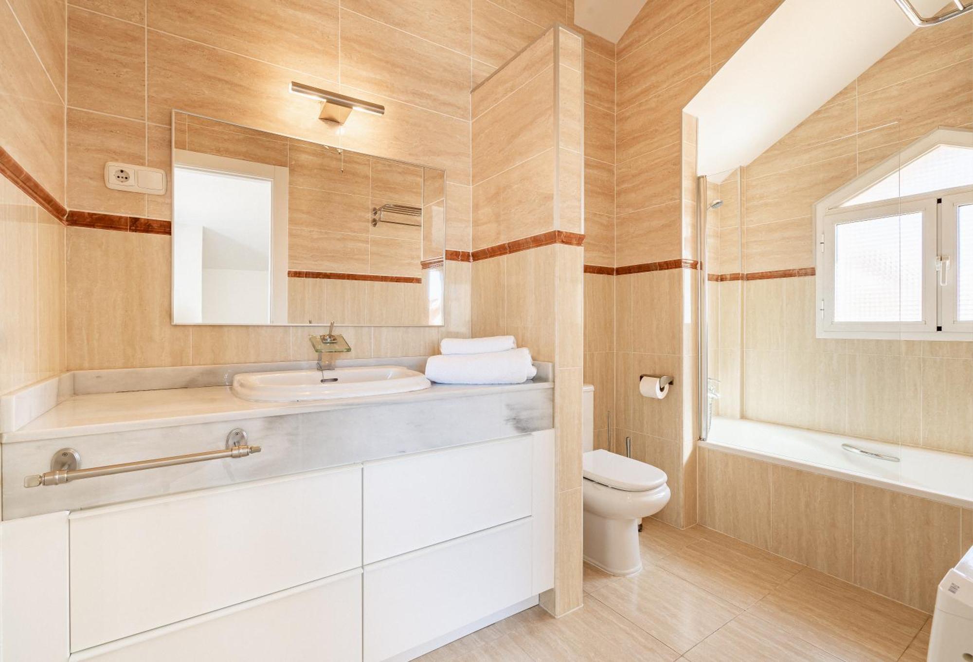 Private Luxurious Hillside Villa With Pool & Sea Views For 8 To 10 Ppl フエンヒロラ エクステリア 写真