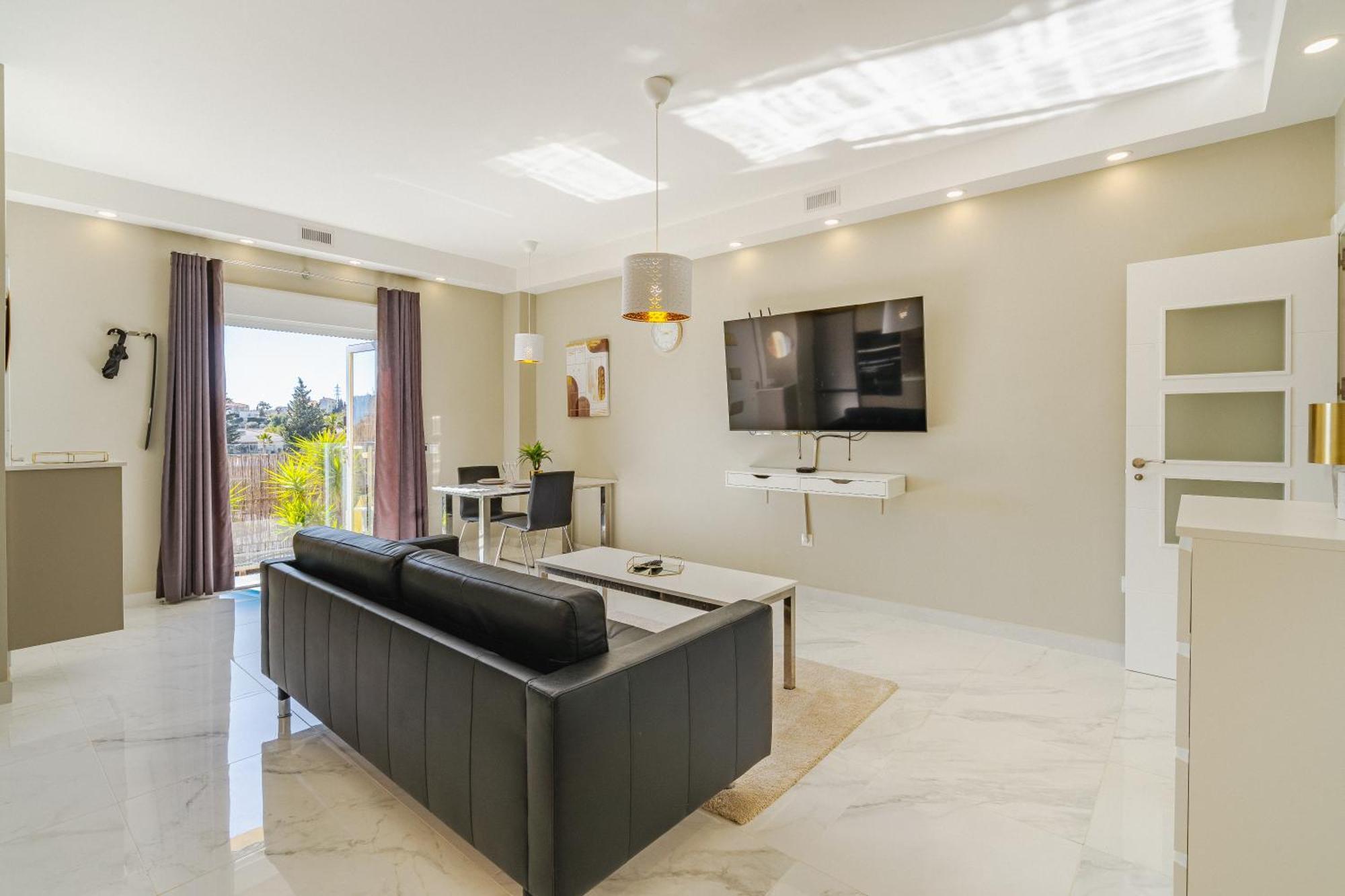 Private Luxurious Hillside Villa With Pool & Sea Views For 8 To 10 Ppl フエンヒロラ エクステリア 写真