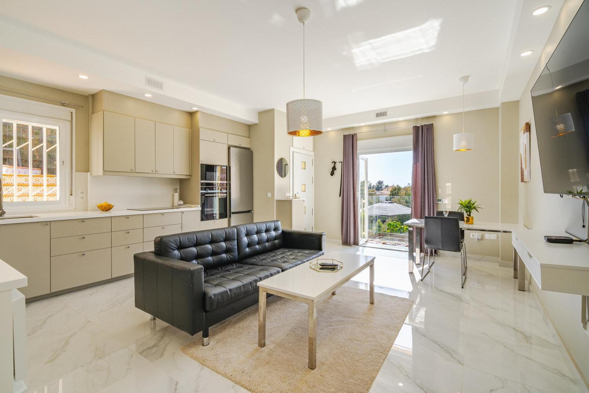 Private Luxurious Hillside Villa With Pool & Sea Views For 8 To 10 Ppl フエンヒロラ エクステリア 写真